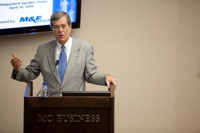 Senator Trent Lott speaking at Mississippi College School of Business